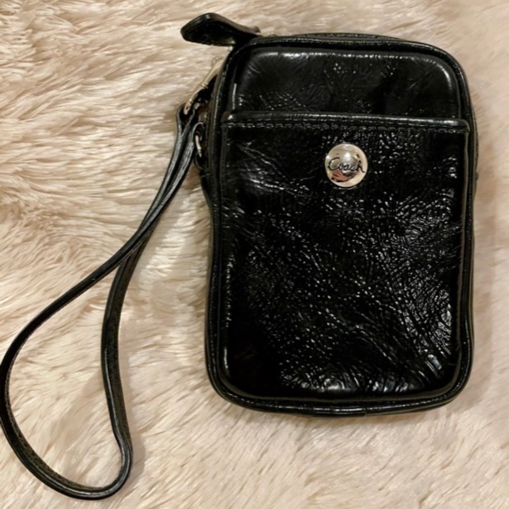 Coach wristlet wallet